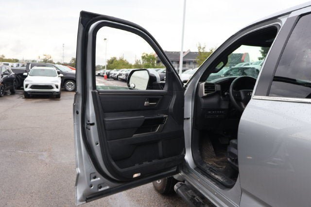 Used 2025 Toyota Tundra Limited AWD/4WD image 21