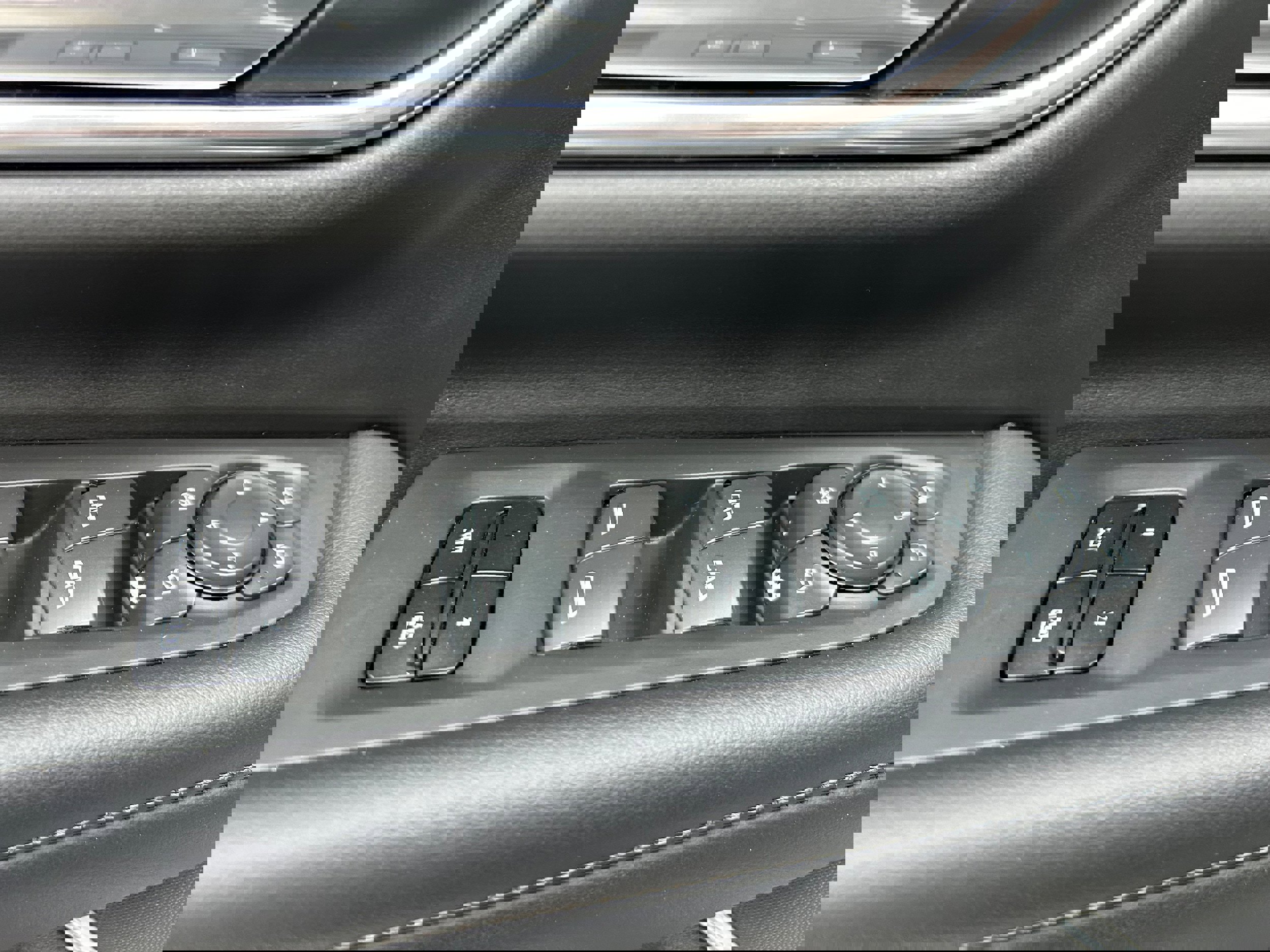 Used 2022 Chevrolet Tahoe Z71 w/ Luxury Package image 16