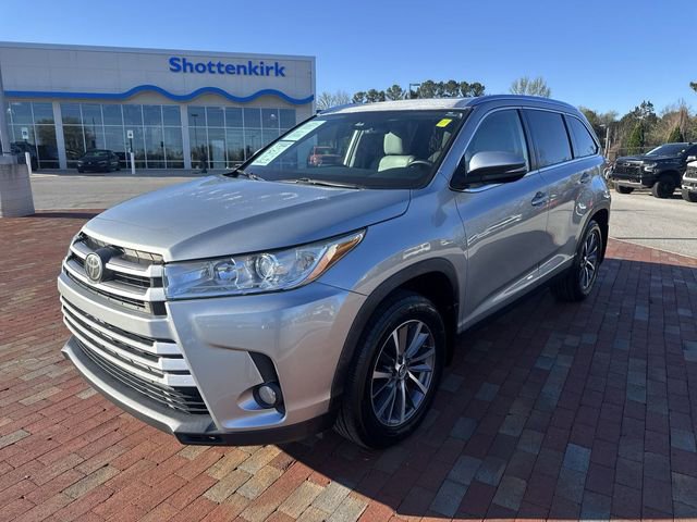 Used 2019 Toyota Highlander XLE video 1