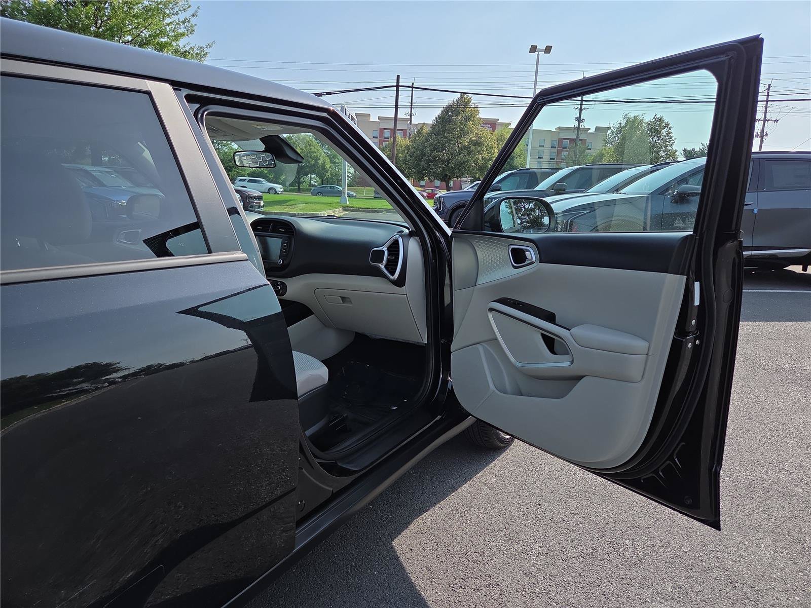 Certified 2024 Kia Soul LX FWD image 25
