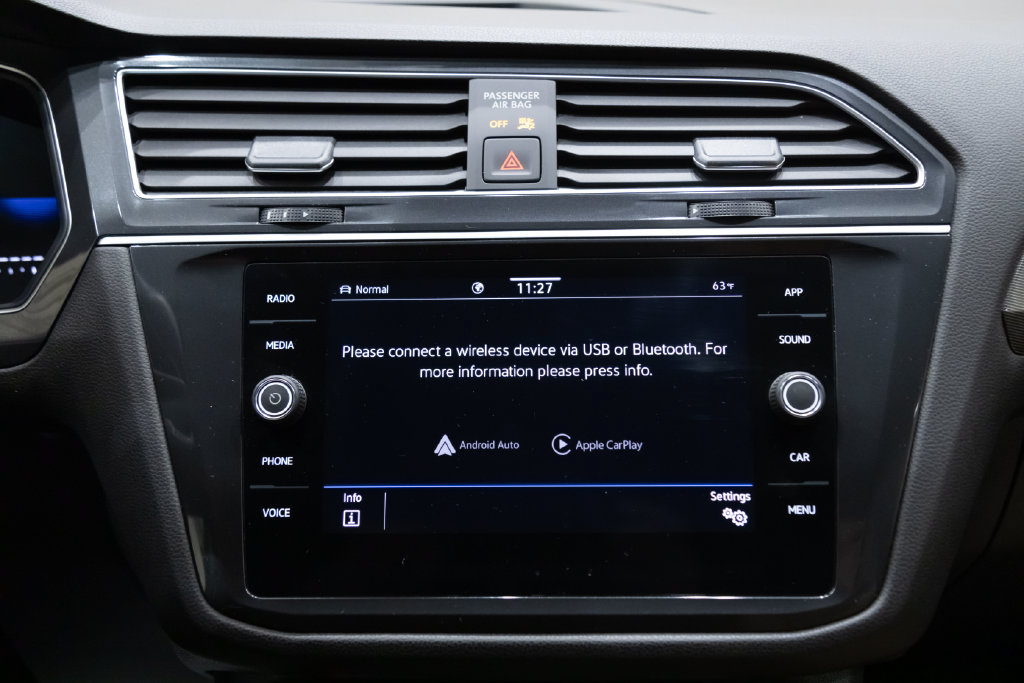 Used 2024 Volkswagen Tiguan SE AWD/4WD image 25