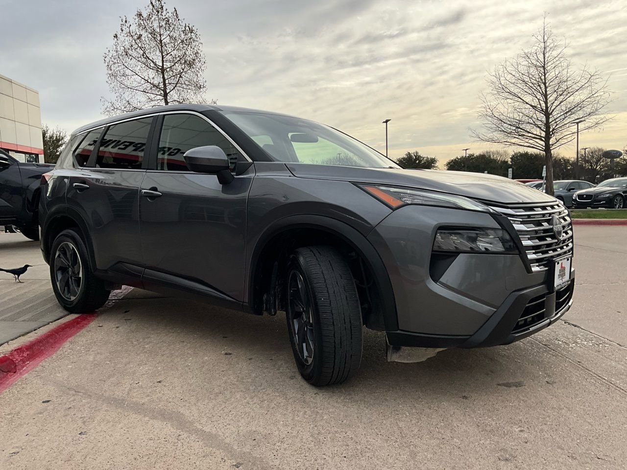 Used 2025 Nissan Rogue SV image 4