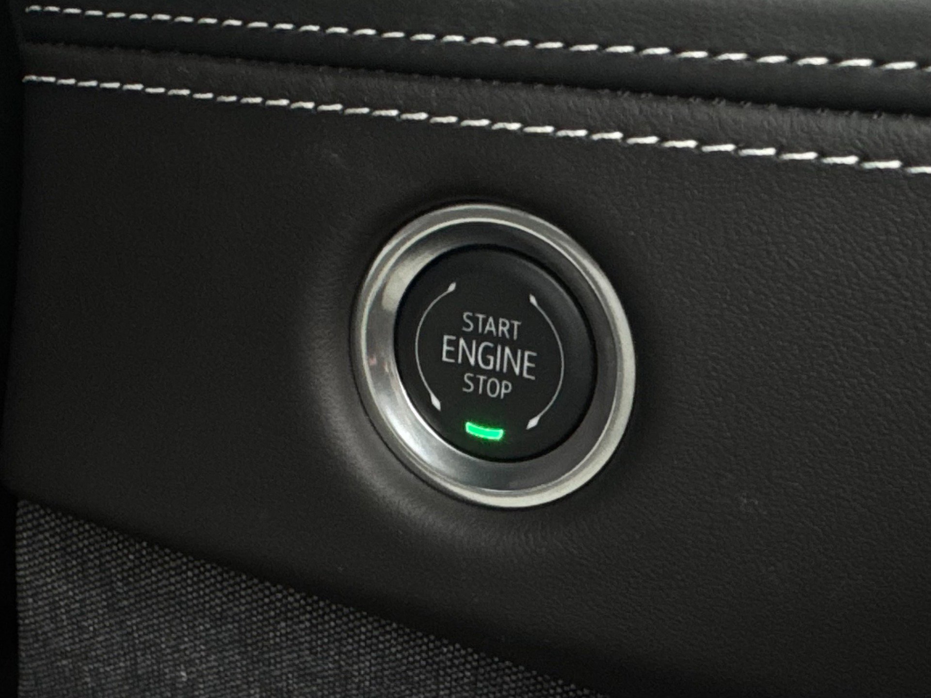 Used 2025 Cadillac Escalade Premium Luxury Platinum image 39