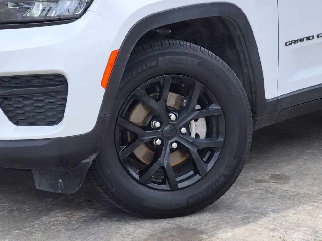 Used 2025 Jeep Grand Cherokee Altitude AWD/4WD image 29