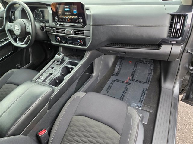 Used 2023 Nissan Pathfinder S image 22