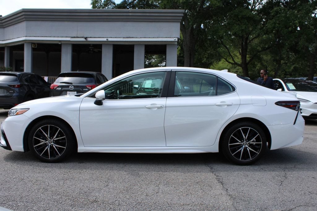 Used 2023 Toyota Camry SE FWD image 4