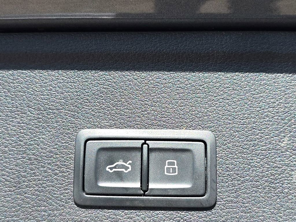 Used 2017 Audi A4 2.0T allroad Premium Plus w/ Technology Package image 16