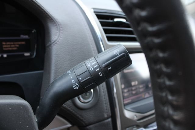 Used 2012 Lincoln MKX AWD image 15