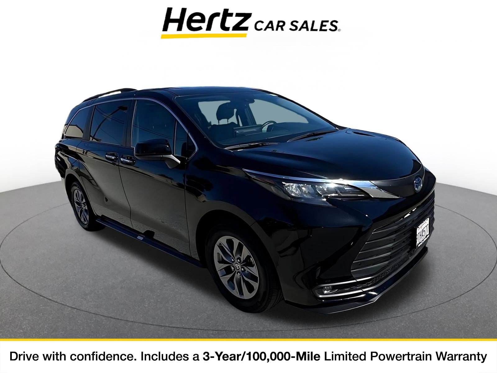 Used 2025 Toyota Sienna XLE FWD image 1