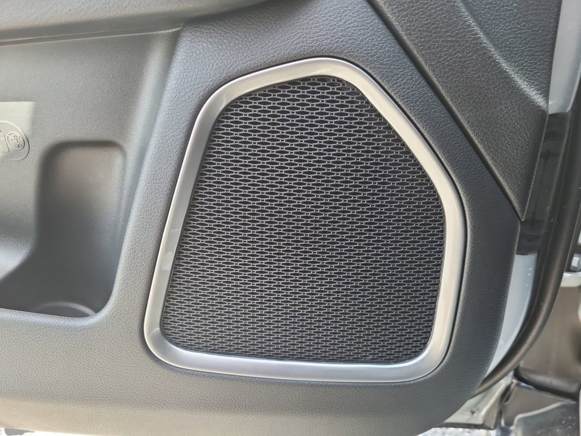 New 2026 Jeep Compass Latitude image 17