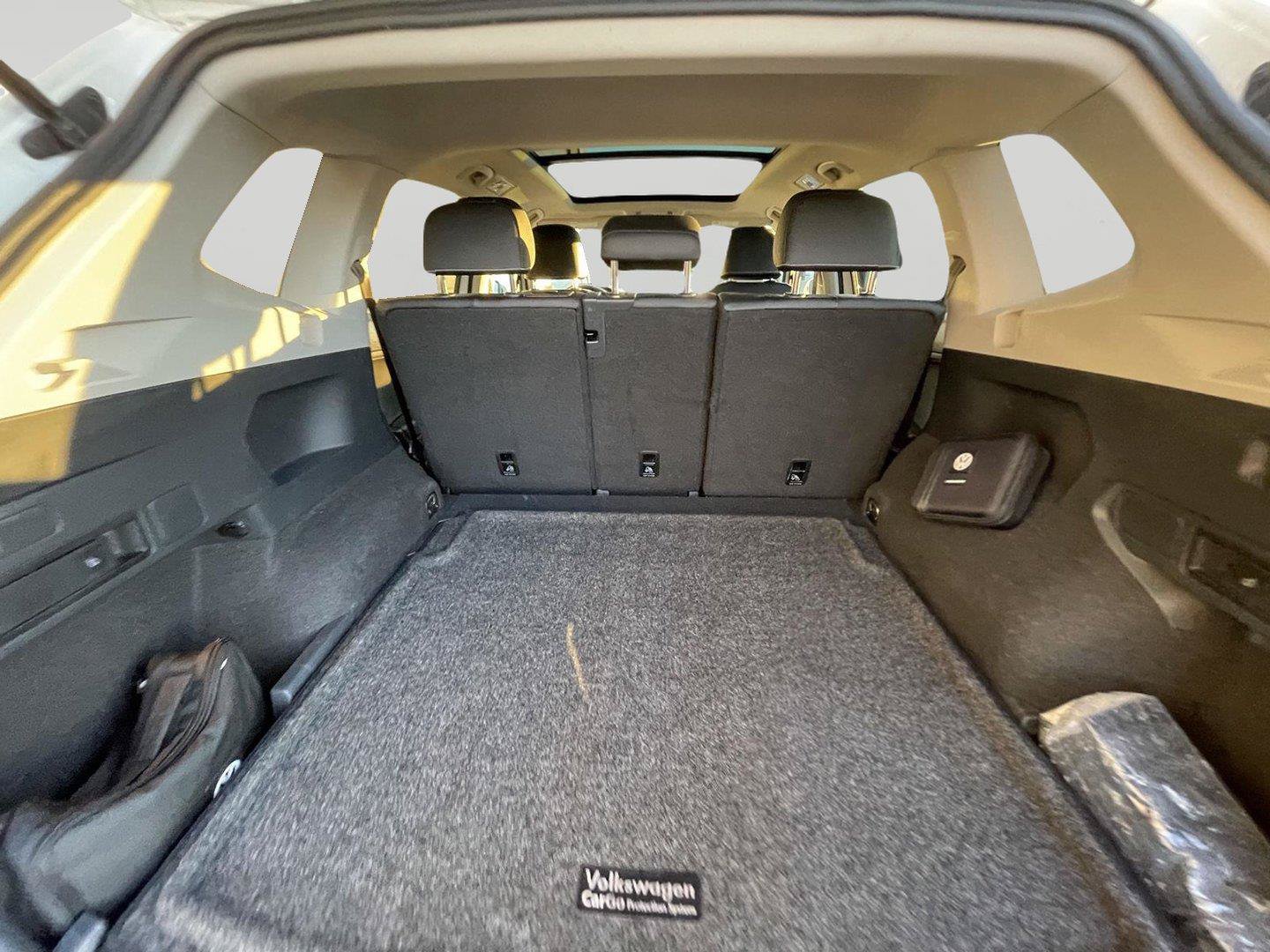 Used 2021 Volkswagen Tiguan SE w/ Panoramic Sunroof Package AWD/4WD image 11