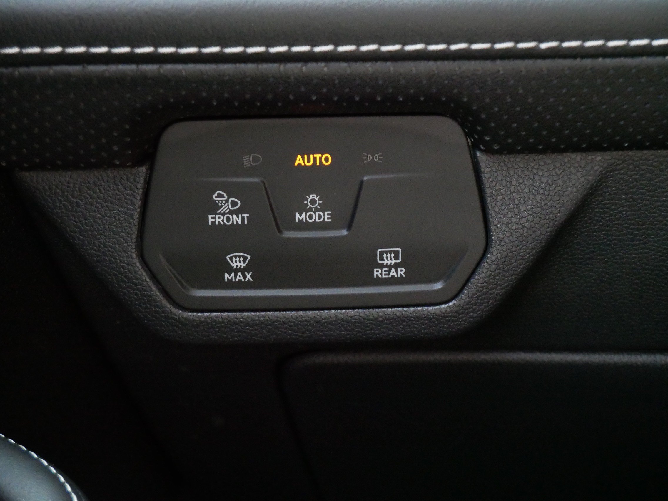 Used 2024 Volkswagen Atlas SEL AWD/4WD image 27