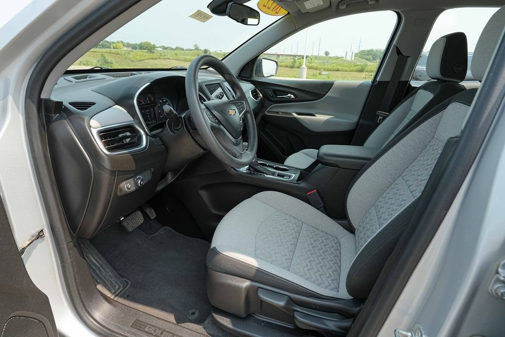 Used 2022 Chevrolet Equinox LS AWD/4WD image 16