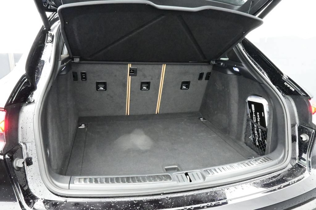 Certified 2025 Porsche Macan AWD/4WD image 16