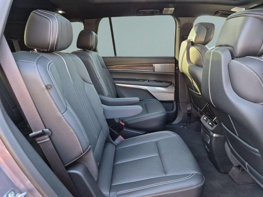 Certified 2026 Cadillac Vistiq Luxury AWD/4WD image 24