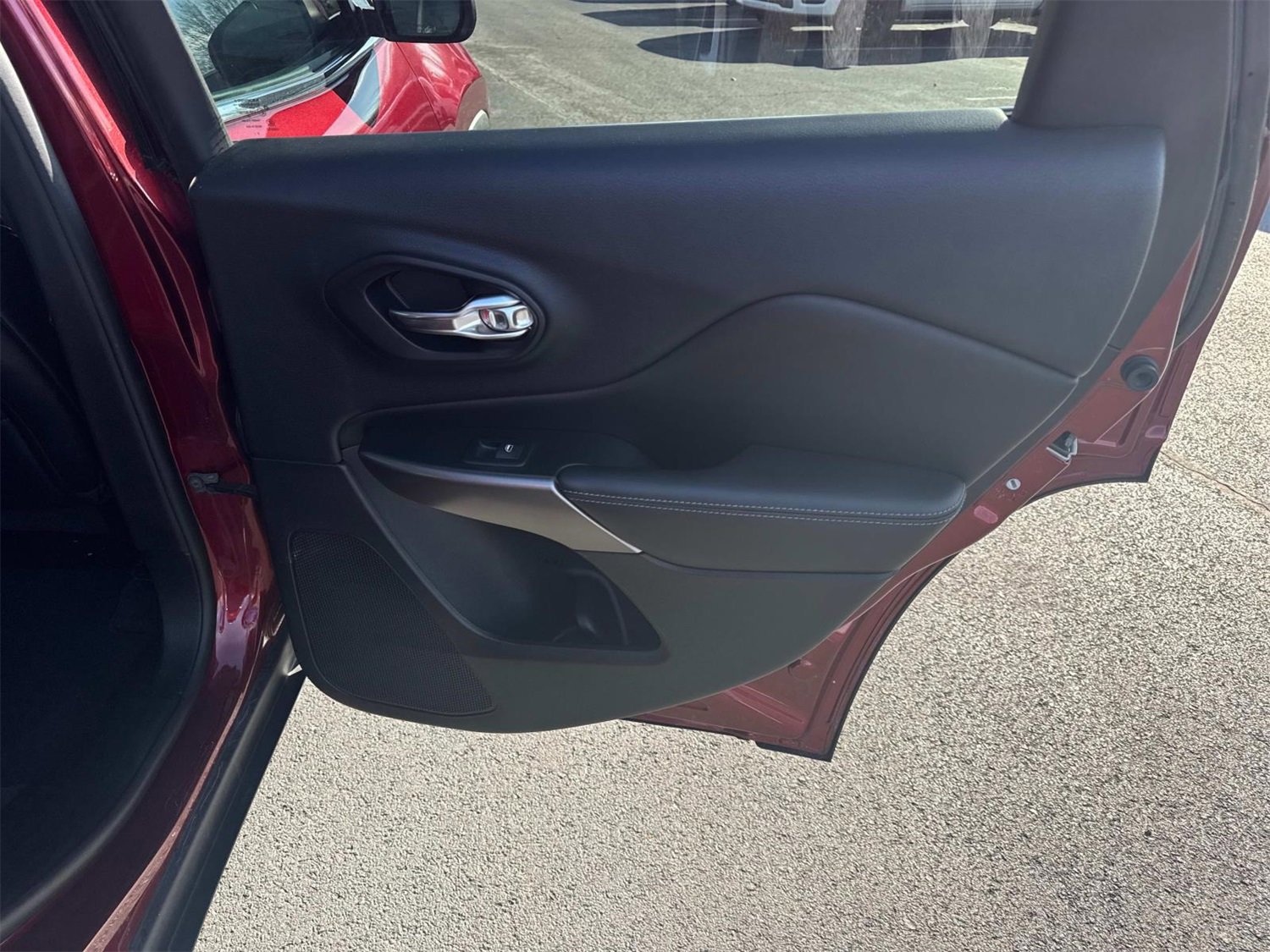 Used 2019 Jeep Cherokee Latitude Plus image 20