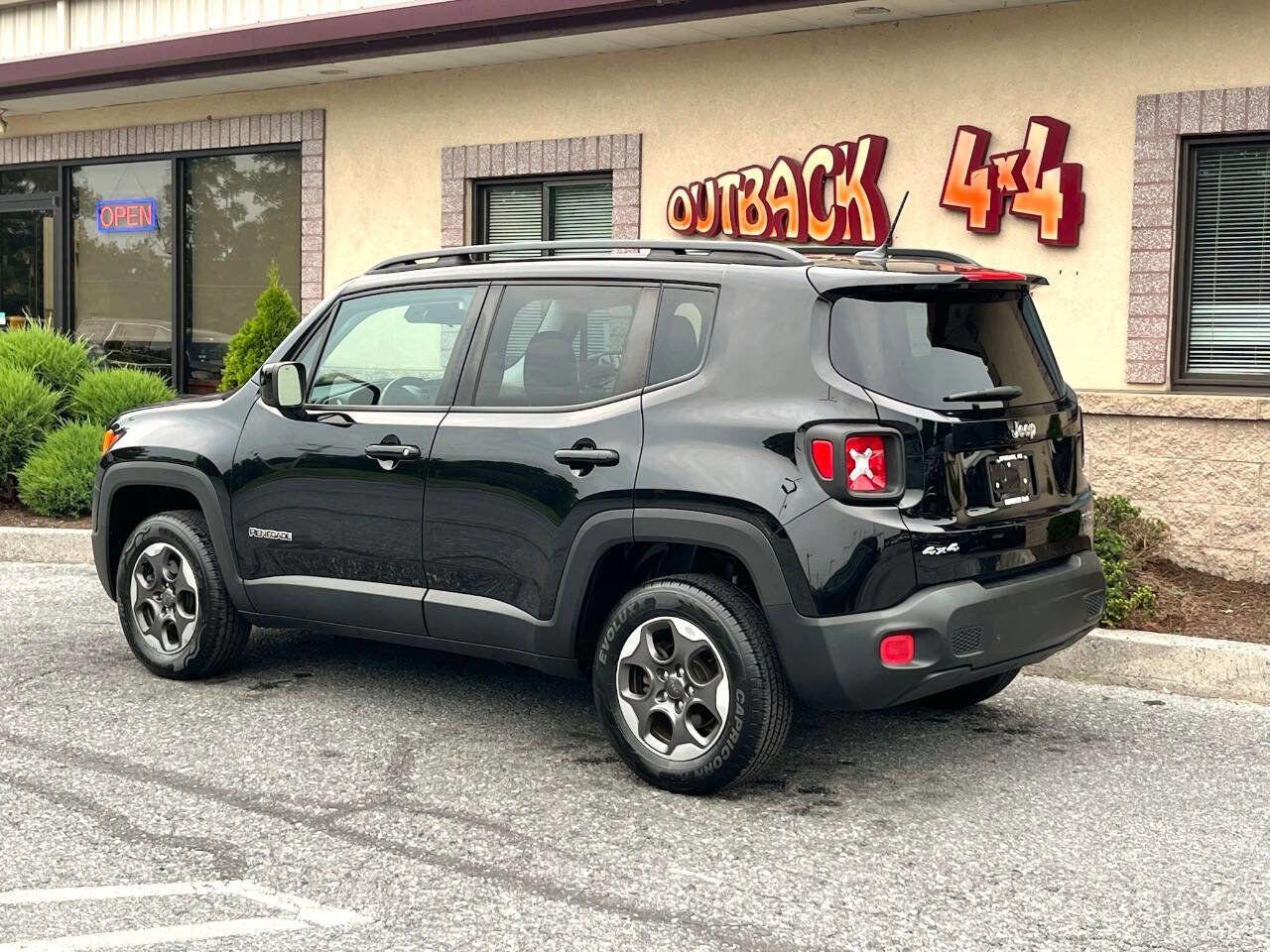 Used 2015 Jeep Renegade Latitude image 4
