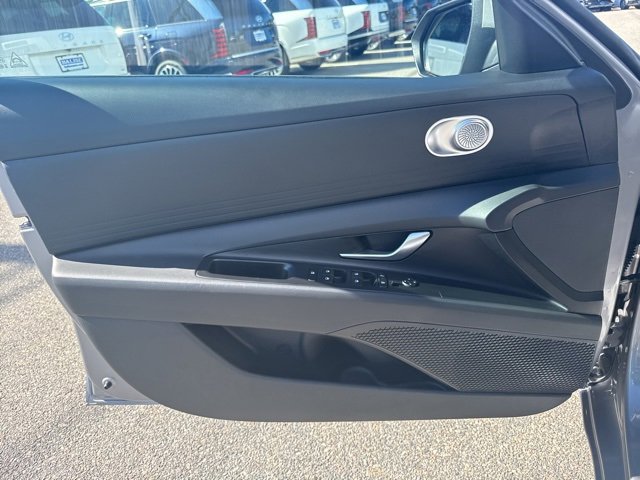 Certified 2025 Hyundai Elantra SE image 14