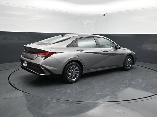 Used 2024 Hyundai Elantra SEL FWD image 8