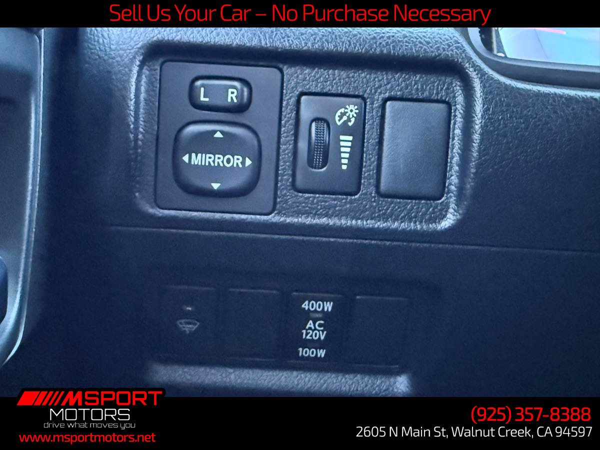 Used 2018 Toyota 4Runner SR5 AWD/4WD image 19