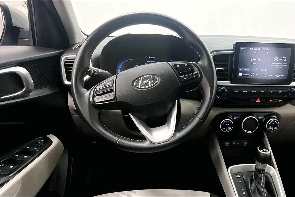 Used 2025 Hyundai Venue SEL FWD image 5