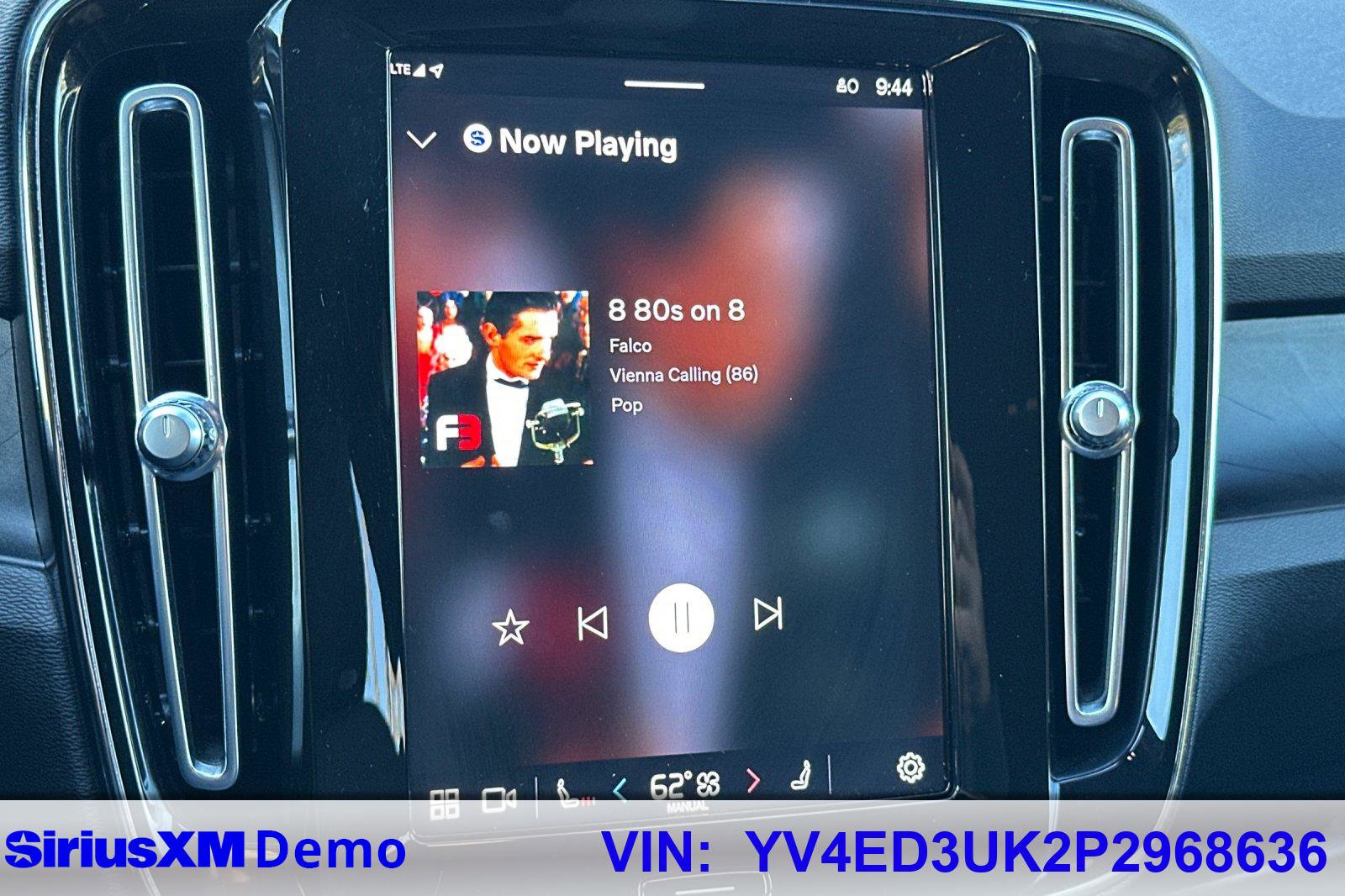 Certified 2023 Volvo XC40 Recharge Core image 34