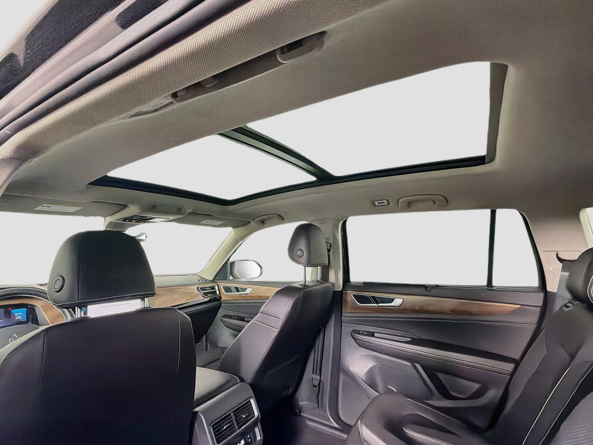 Used 2025 Volkswagen Atlas SE FWD image 27