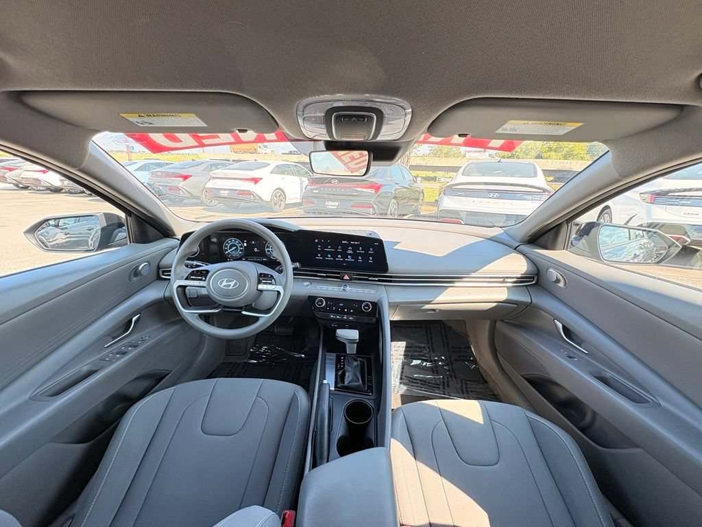 Used 2024 Hyundai Elantra SEL FWD image 28