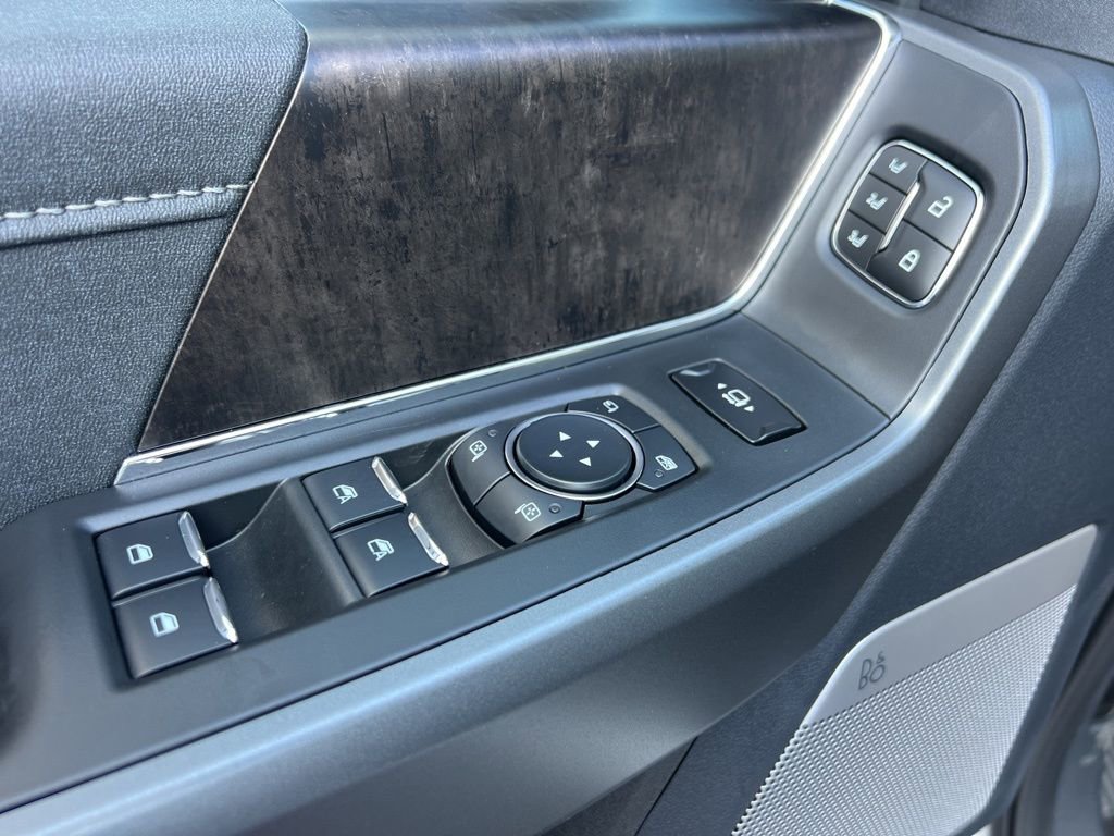 New 2026 Ford F250 Lariat w/ Black Appearance Package image 17