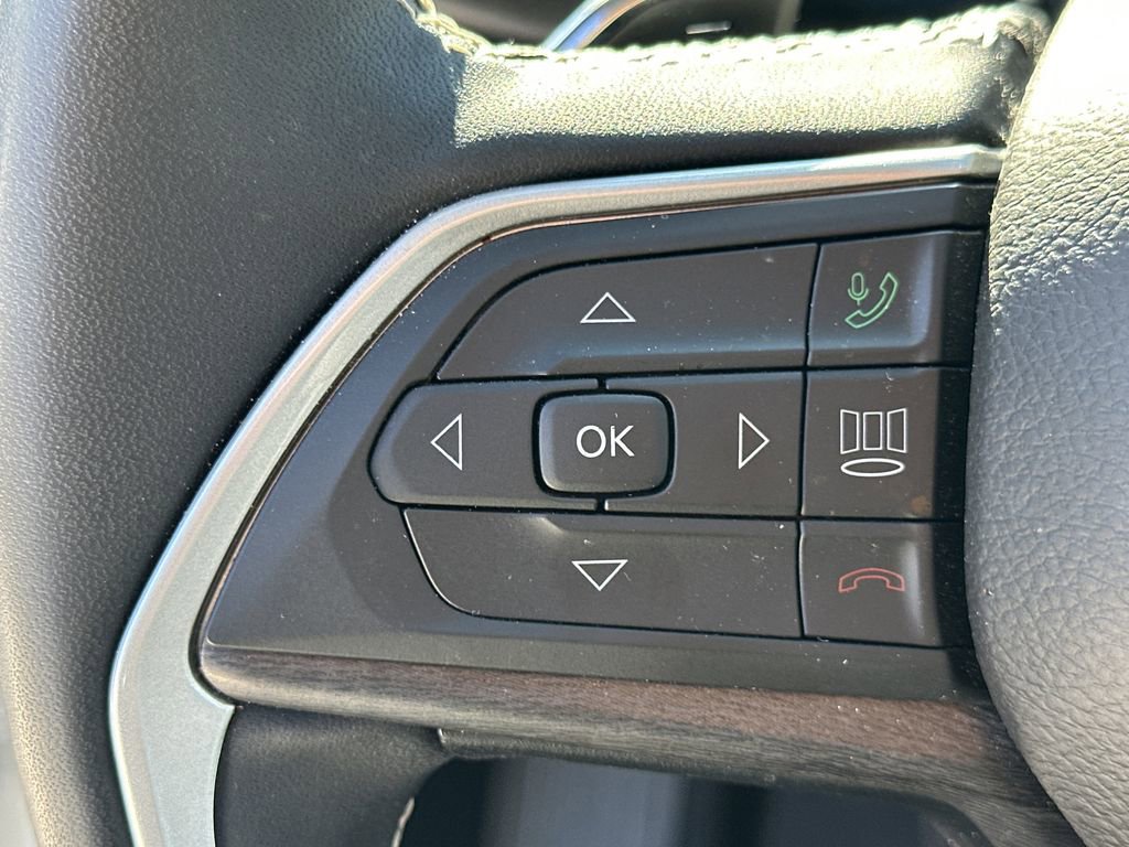 Used 2023 Jeep Grand Cherokee L Limited w/ Black Appearance Package image 28