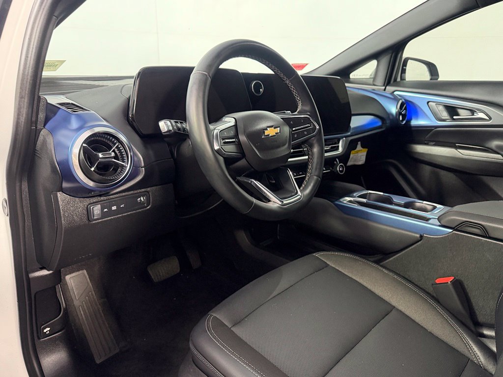 Used 2024 Chevrolet Equinox EV LT AWD/4WD image 16