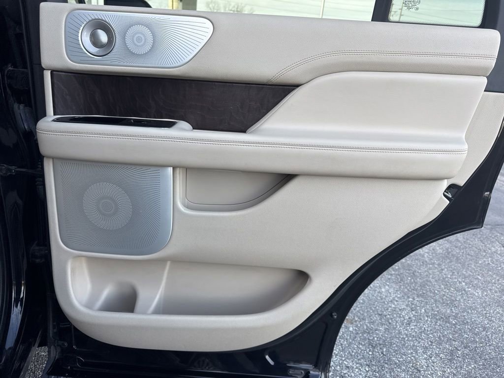 Used 2020 Lincoln Navigator Reserve w/ Luxury Package image 33