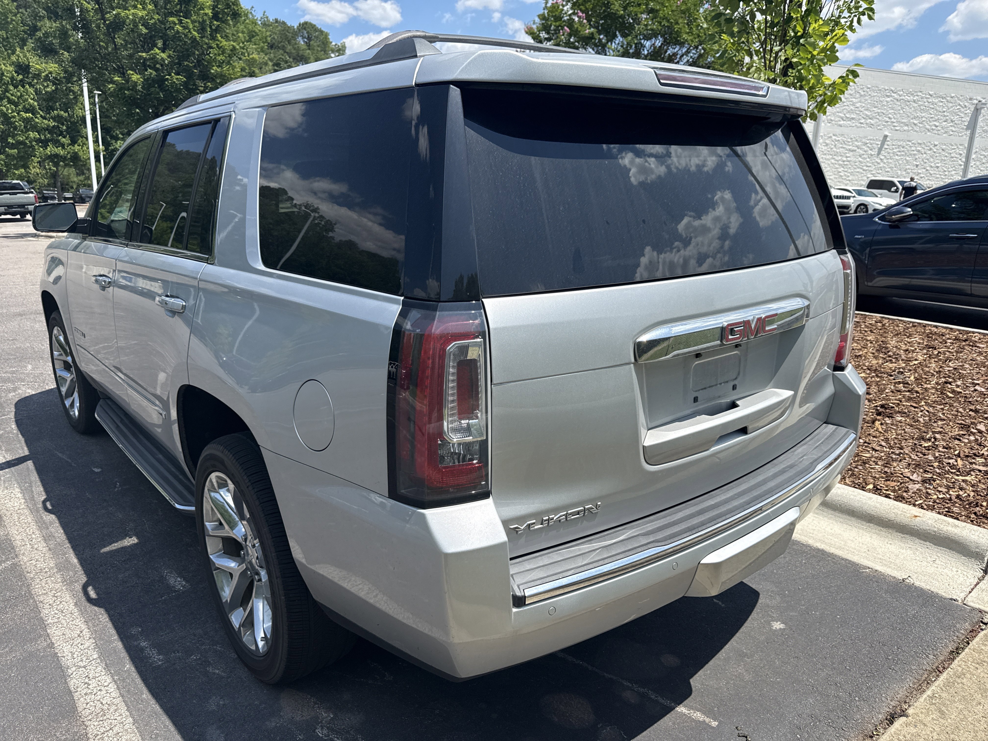 Used 2017 GMC Yukon Denali w/ Open Road Package AWD/4WD image 9