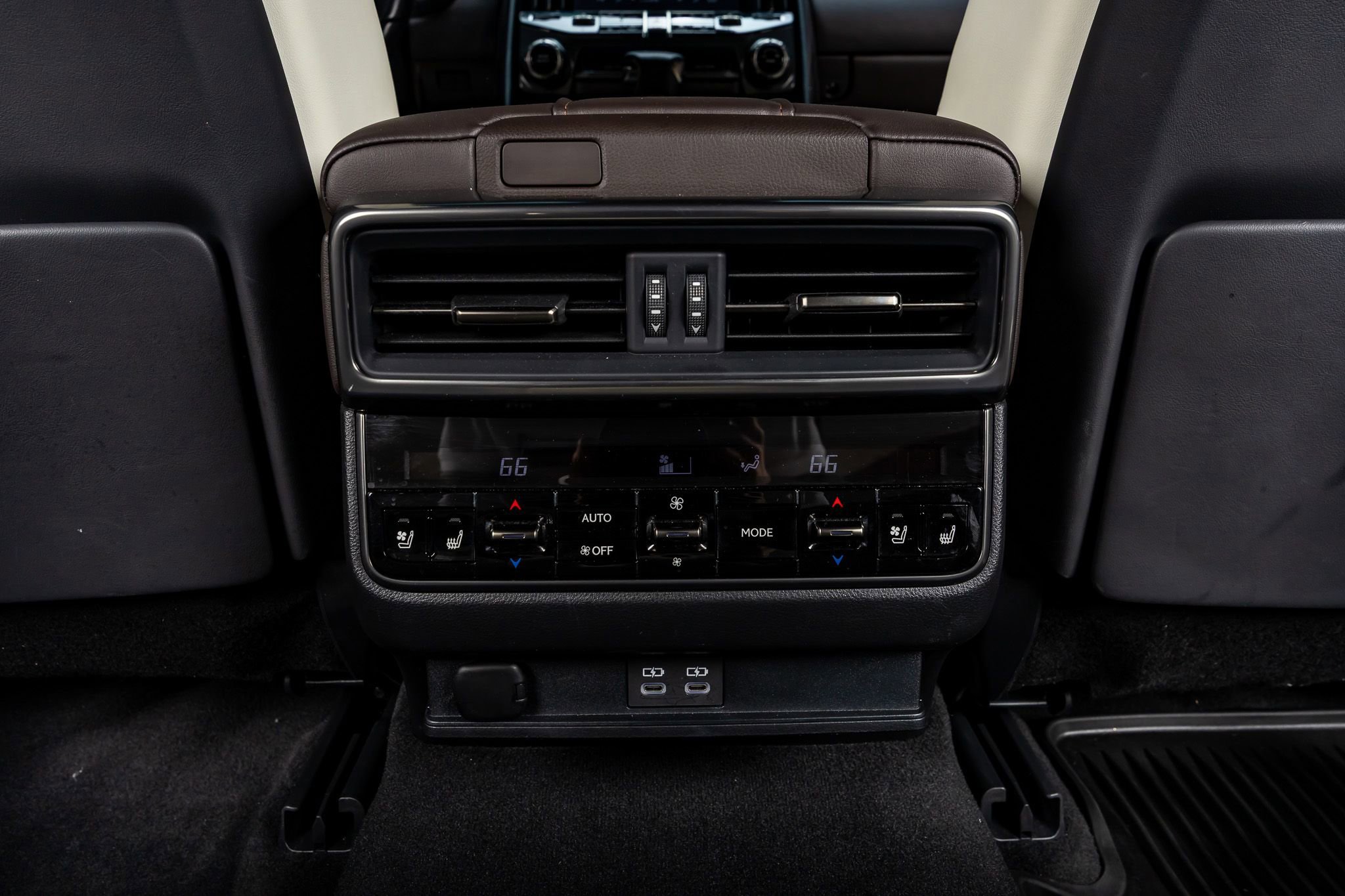 Used 2024 Lexus LX 600 4WD w/ Luxury Package image 31