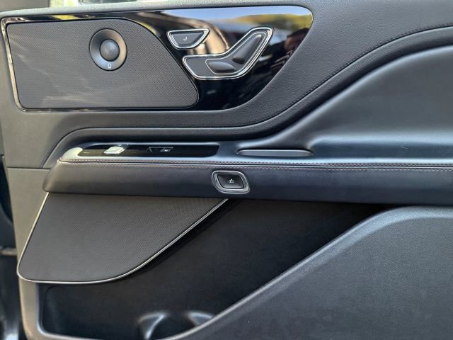 Used 2020 Lincoln Aviator Reserve w/ Equipment Group 201A image 24