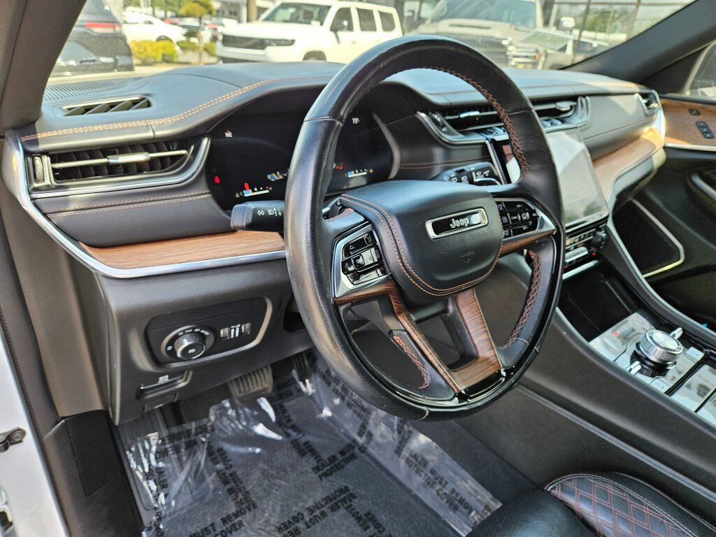 Used 2023 Jeep Grand Cherokee Summit w/ Luxury Tech Group V AWD/4WD image 22