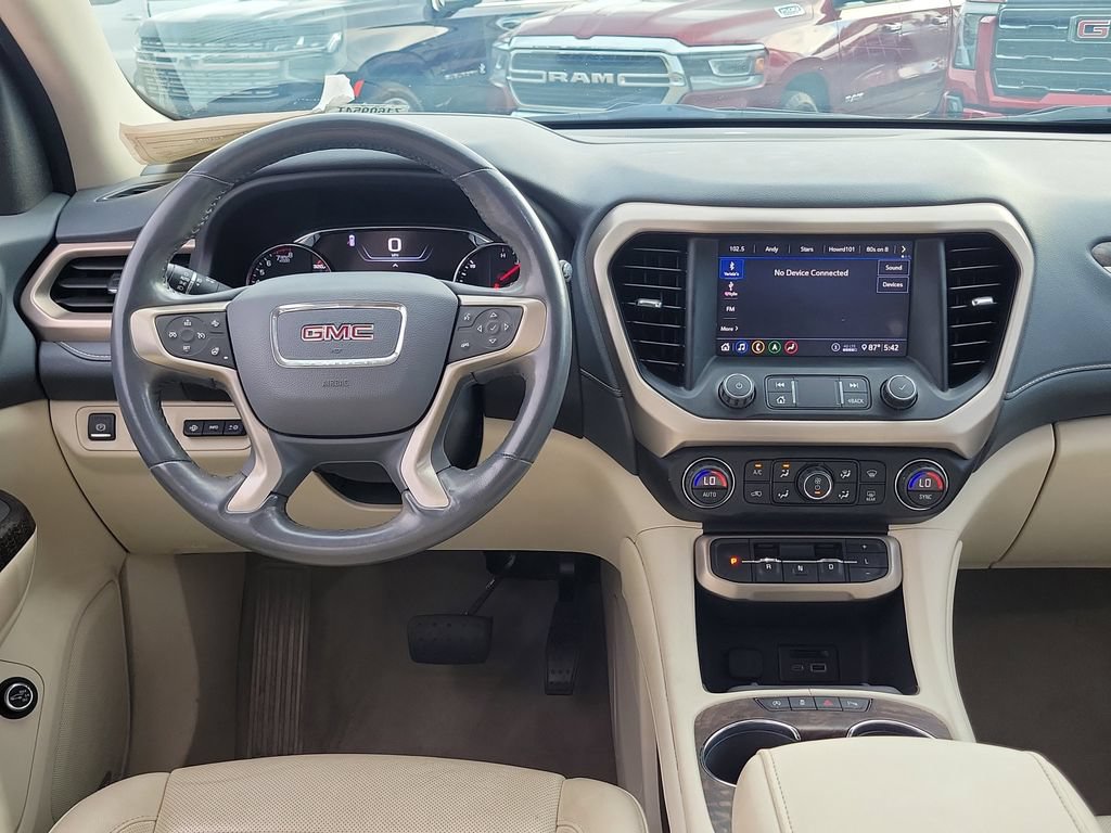 Used 2020 GMC Acadia Denali w/ Technology Package FWD image 16