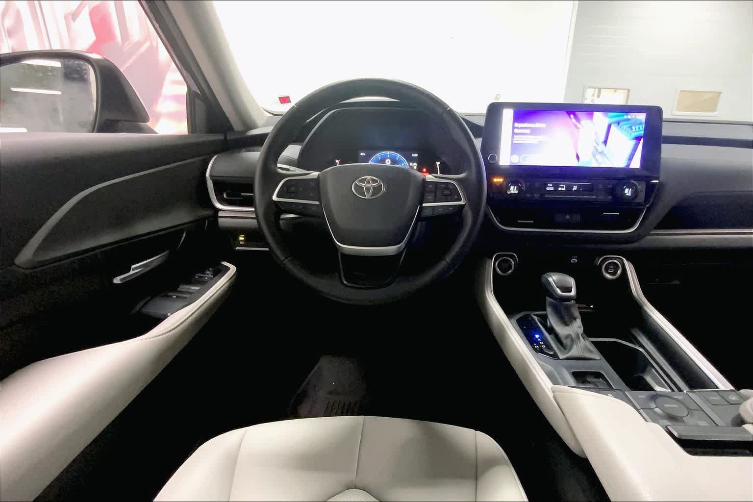 Used 2025 Toyota Grand Highlander AWD image 12