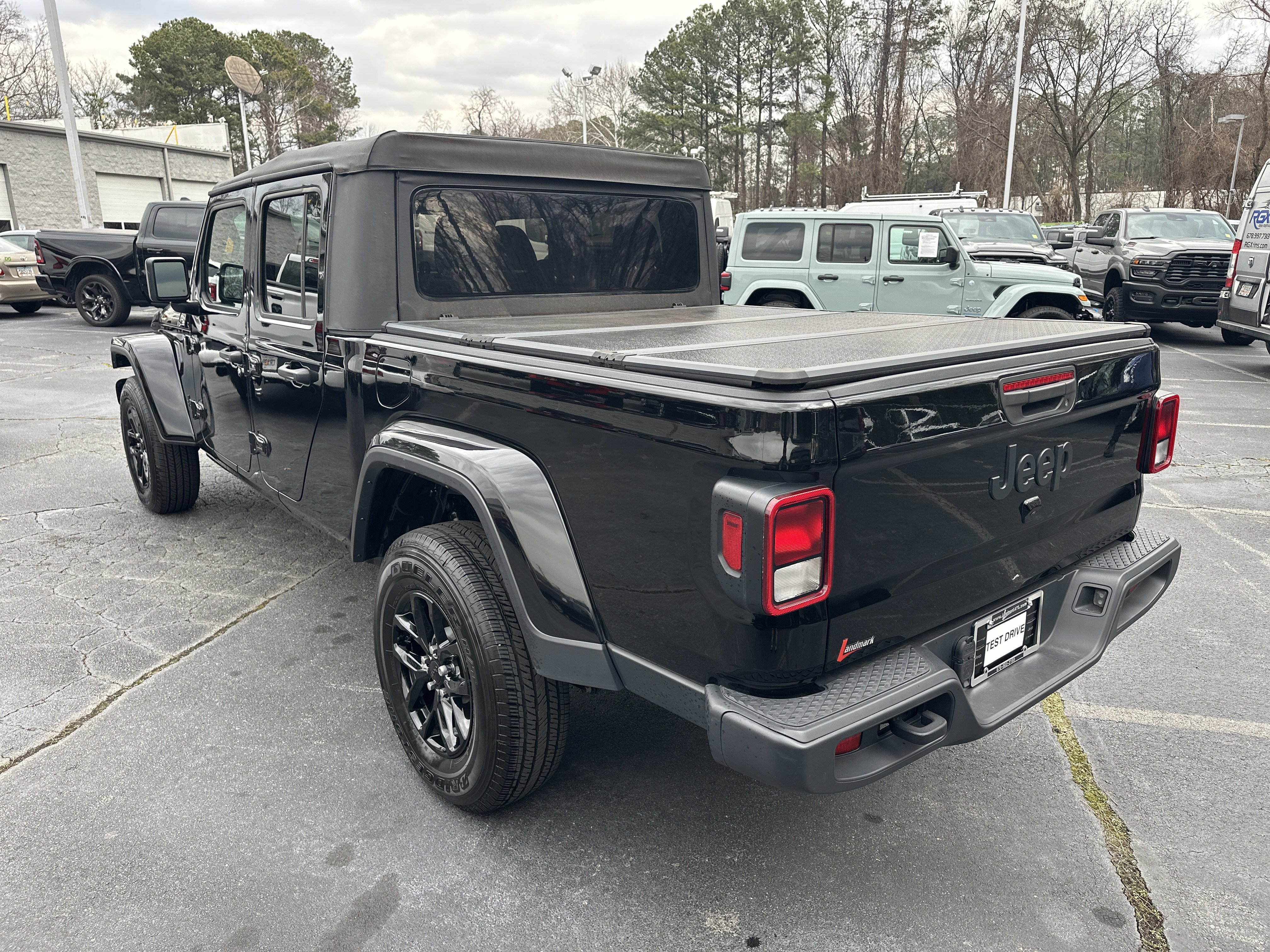 Used 2021 Jeep Gladiator Sport image 7