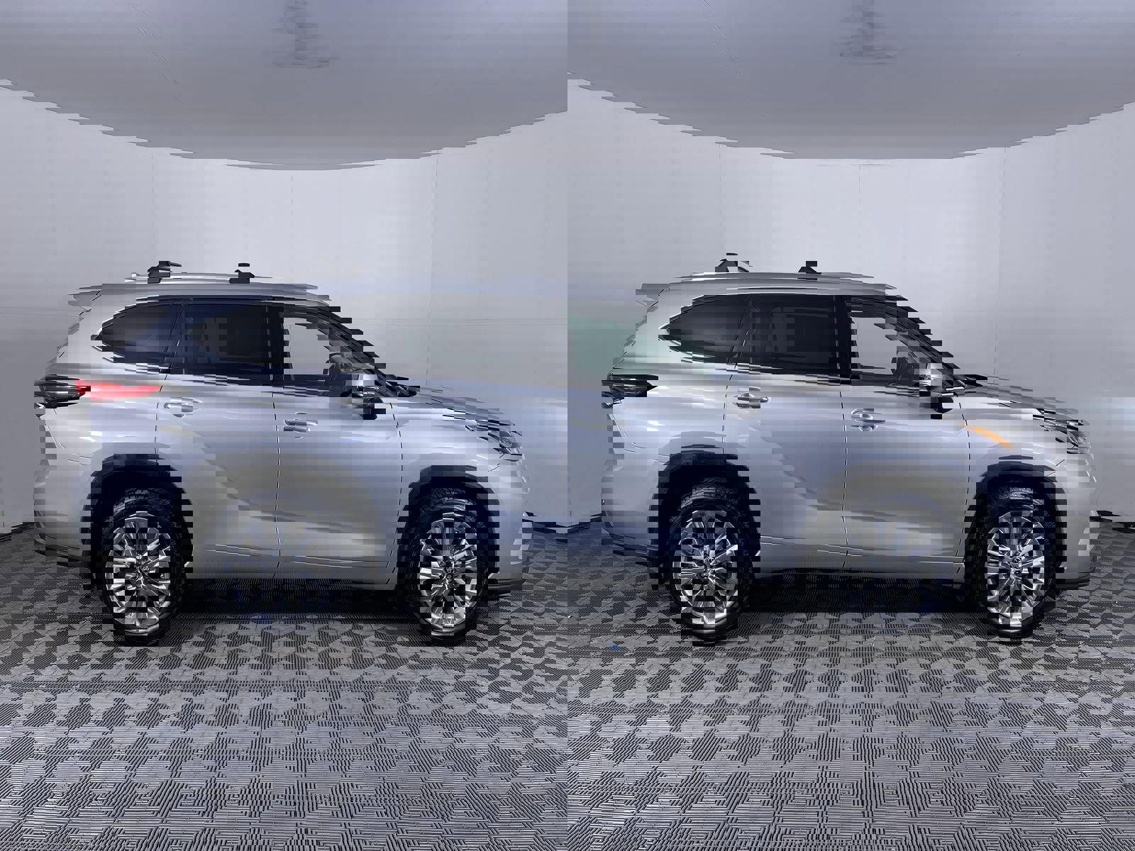 Used 2023 Toyota Highlander Limited image 10