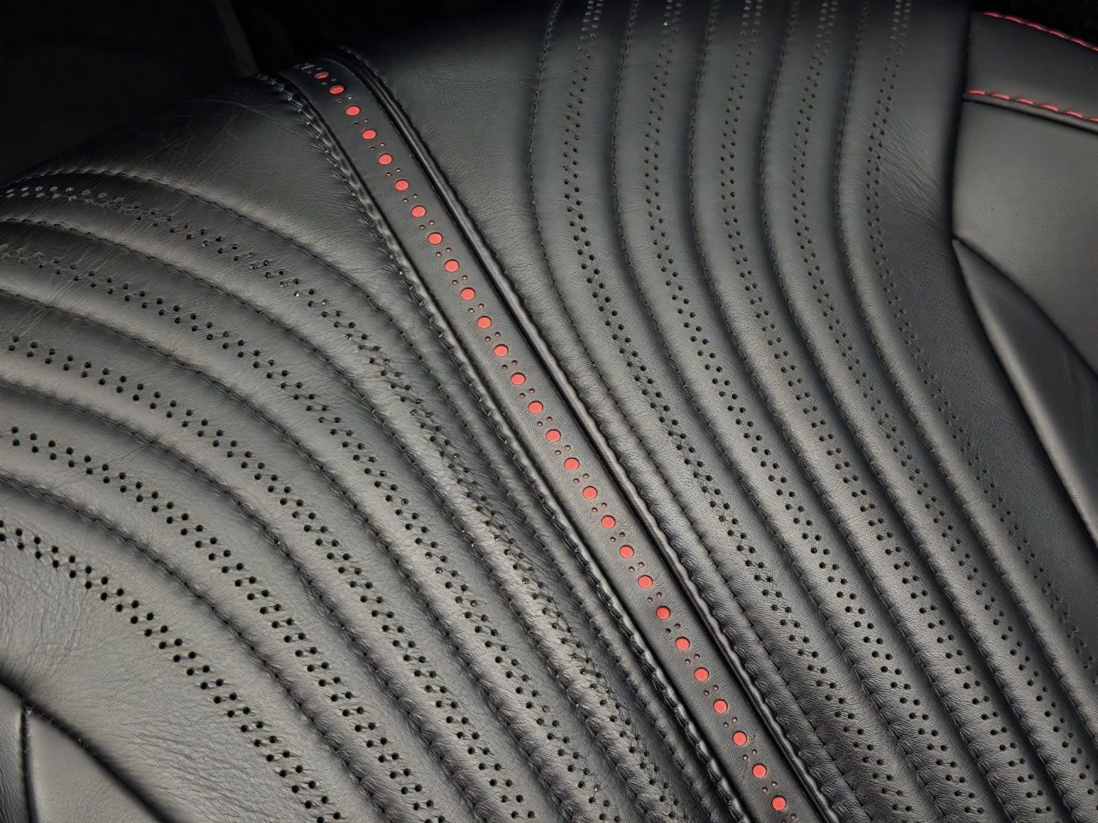 Used 2023 Aston Martin DB11 Volante RWD image 8
