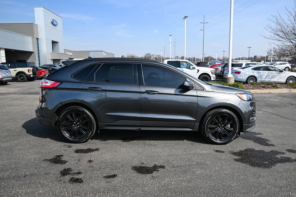 Used 2020 Ford Edge ST-Line w/ Cold Weather Package image 3