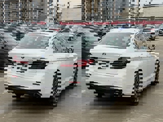 Used 2023 BMW 530e image 4