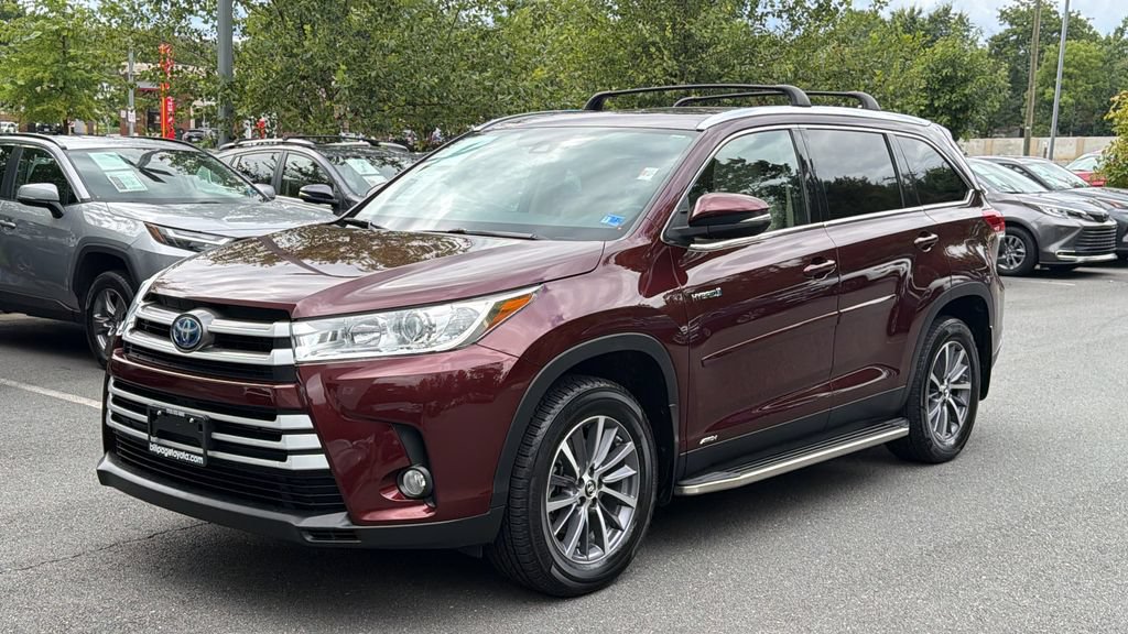 Used 2019 Toyota Highlander XLE AWD/4WD image 2