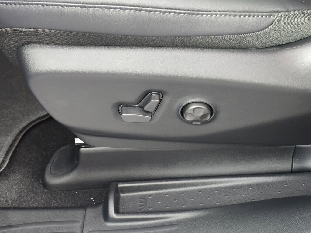 New 2026 Chrysler Pacifica Select AWD/4WD image 23