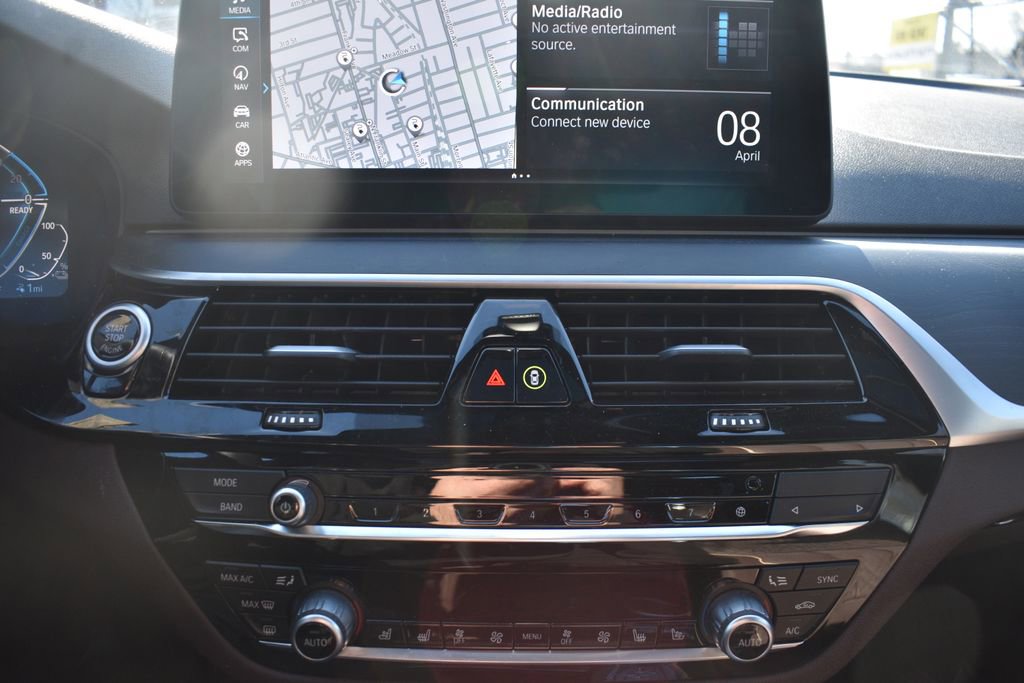 Used 2023 BMW 530e xDrive w/ Premium Package image 19