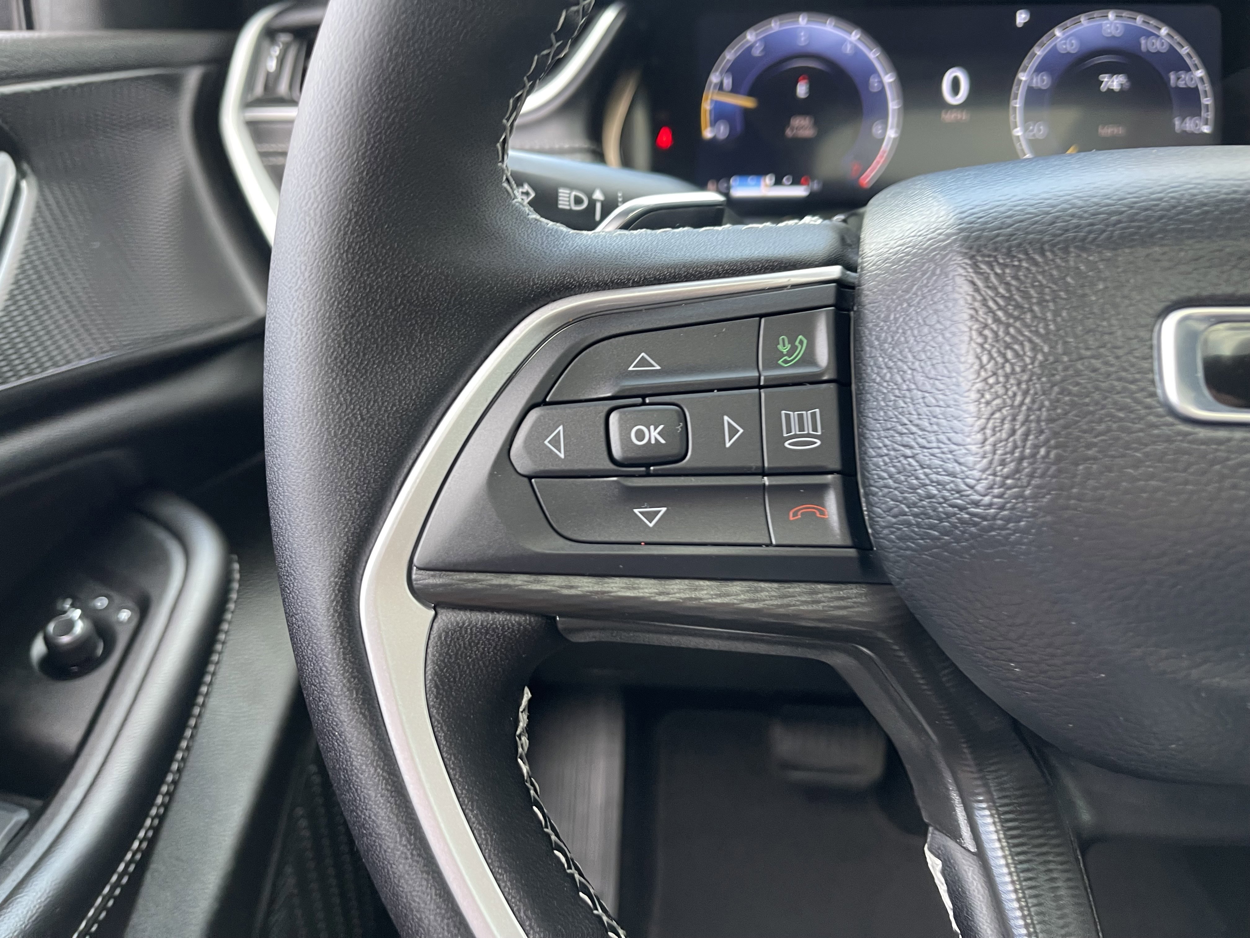 New 2025 Jeep Grand Cherokee Altitude image 38