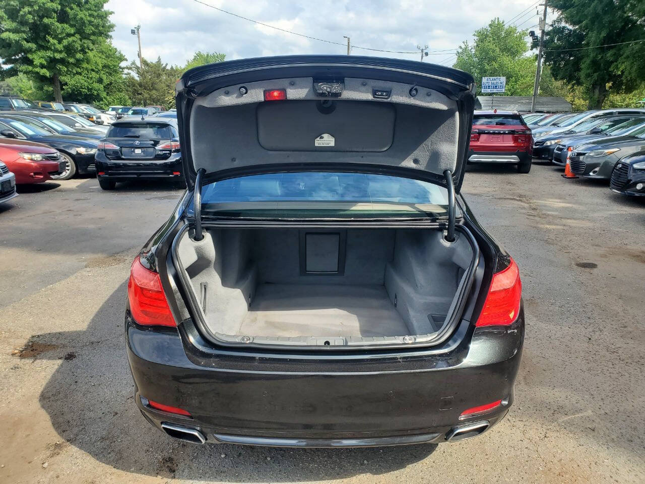 Used 2009 BMW 750i RWD image 17