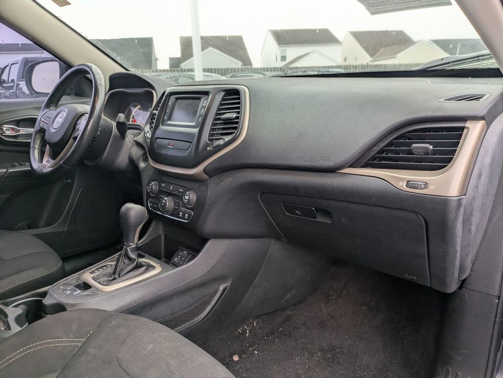 Used 2016 Jeep Cherokee Latitude w/ Cold Weather Group image 45