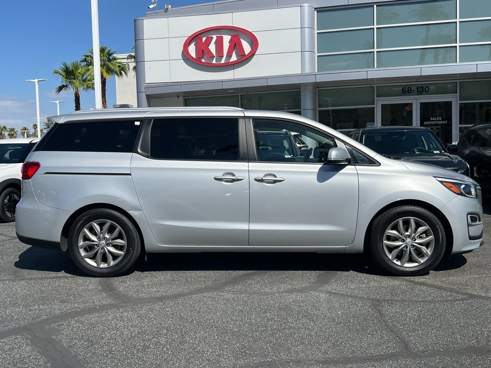 Used 2019 Kia Sedona EX FWD image 2